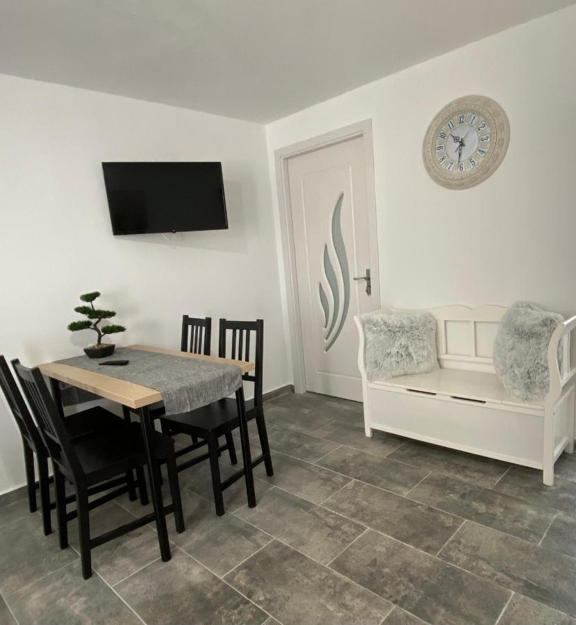 Four Rooms Curtea De Arges Exterior photo