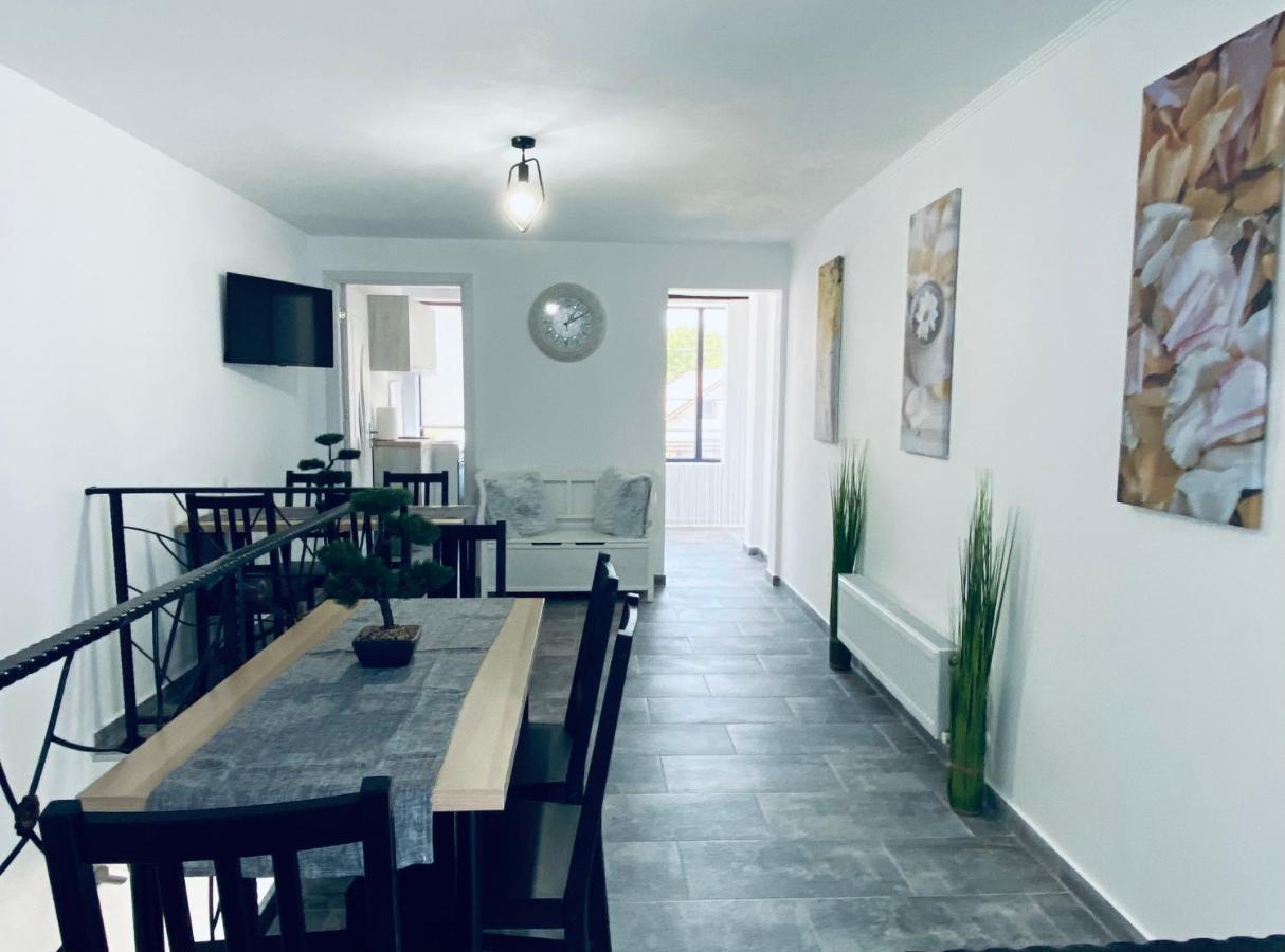 Four Rooms Curtea De Arges Exterior photo